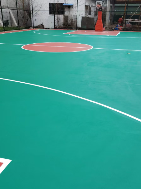 湘乡 球场长期使用易出现地面开裂